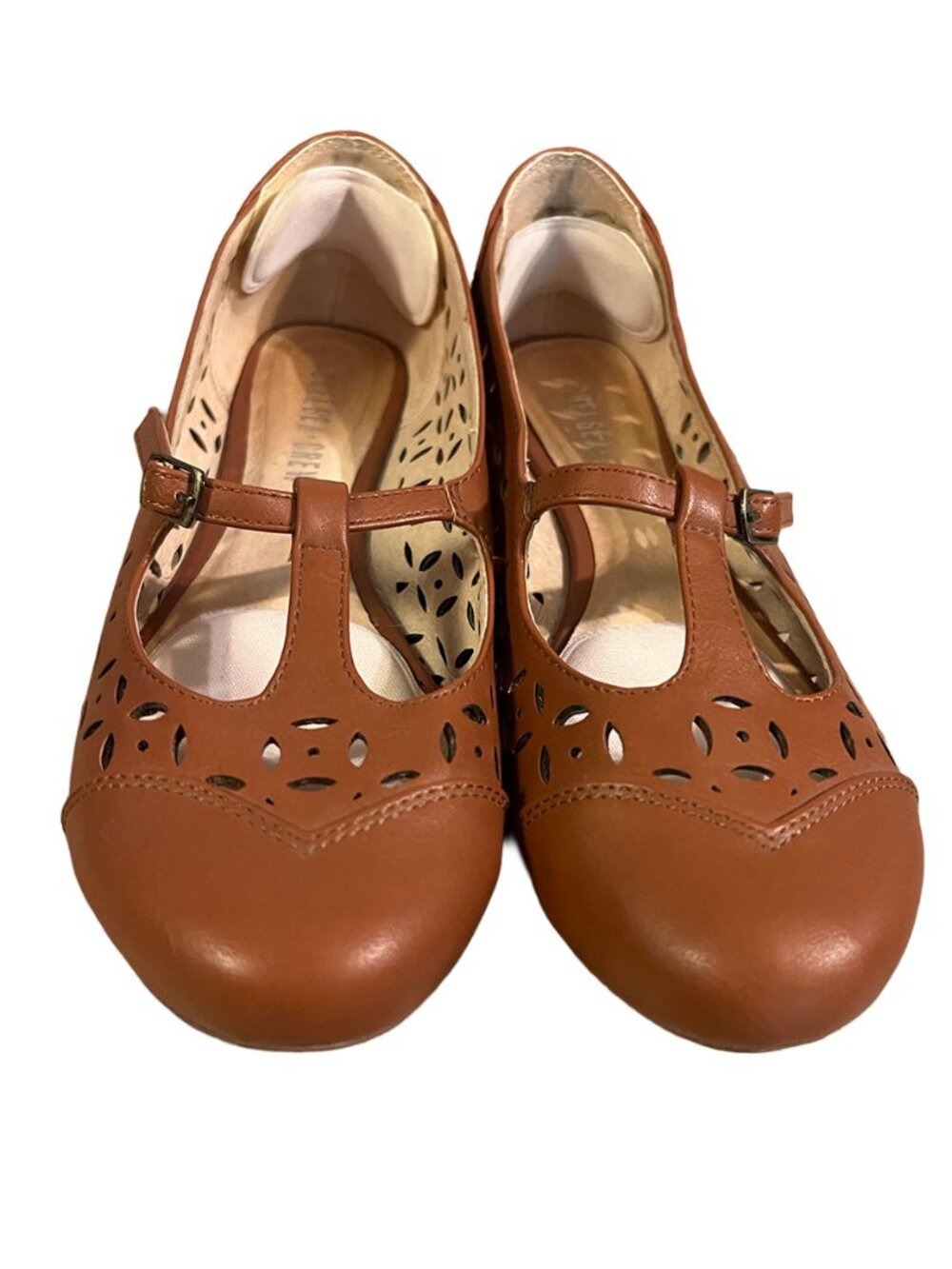 chelsea crew Cutout T-Strap Flats in Cognac